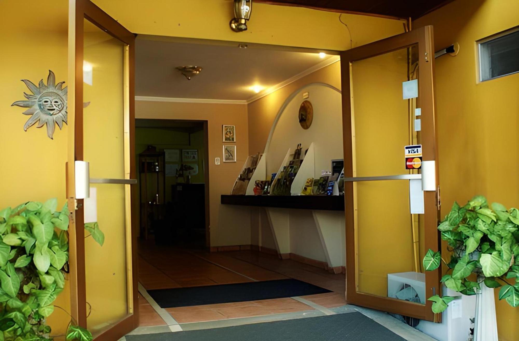 Hotel Puerta Del Sol - San Jose Airport Buitenkant foto