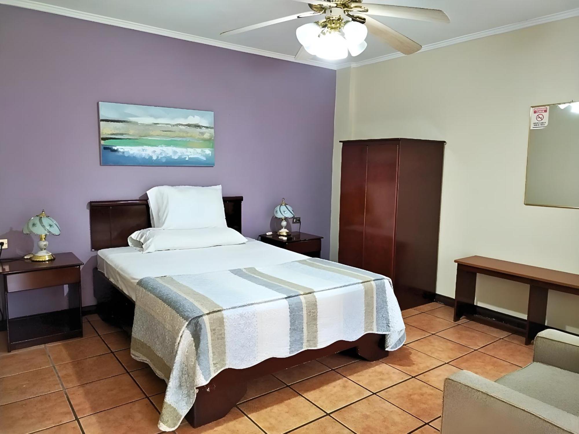 Hotel Puerta Del Sol - San Jose Airport Buitenkant foto