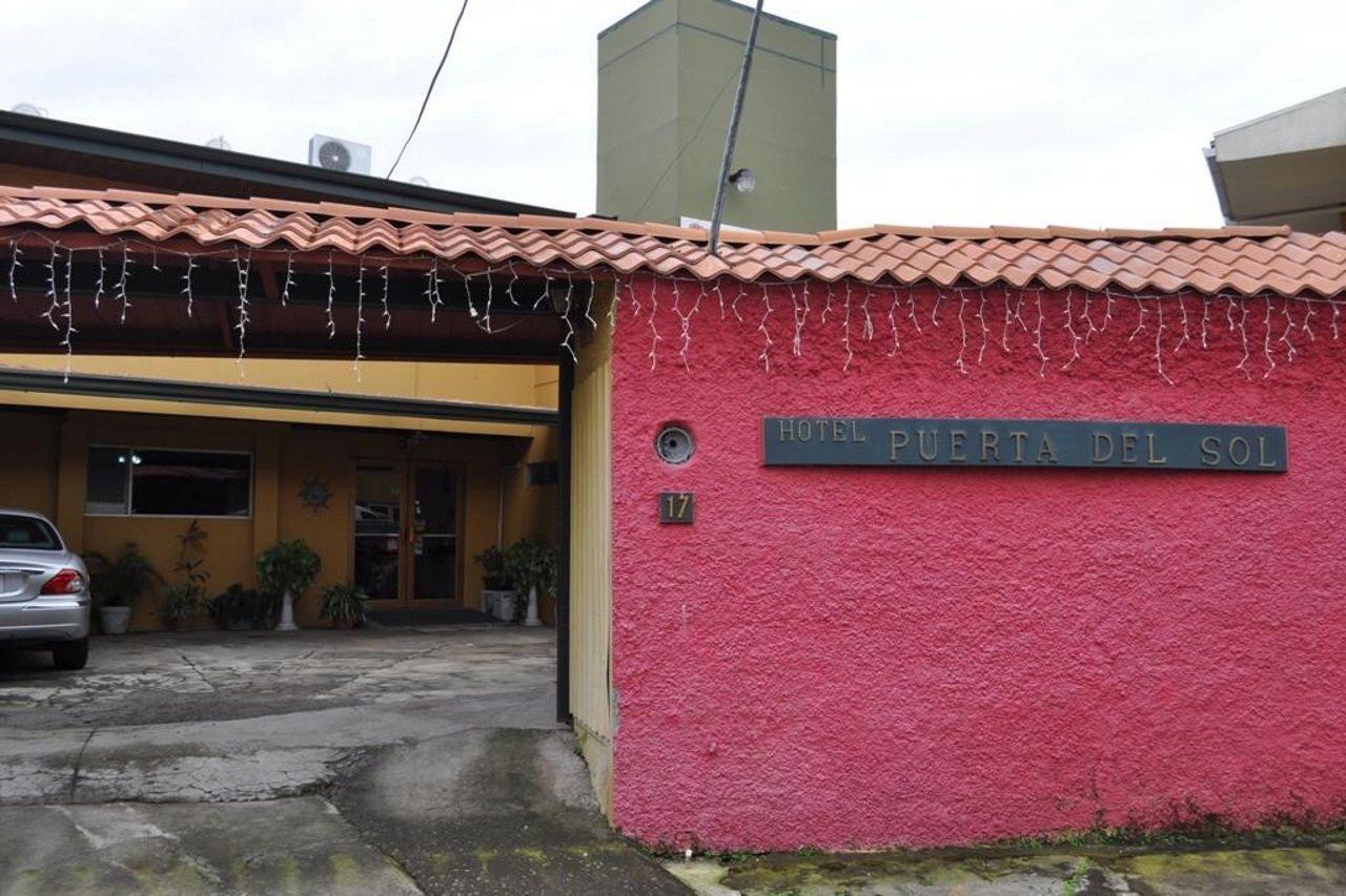 Hotel Puerta Del Sol - San Jose Airport Buitenkant foto