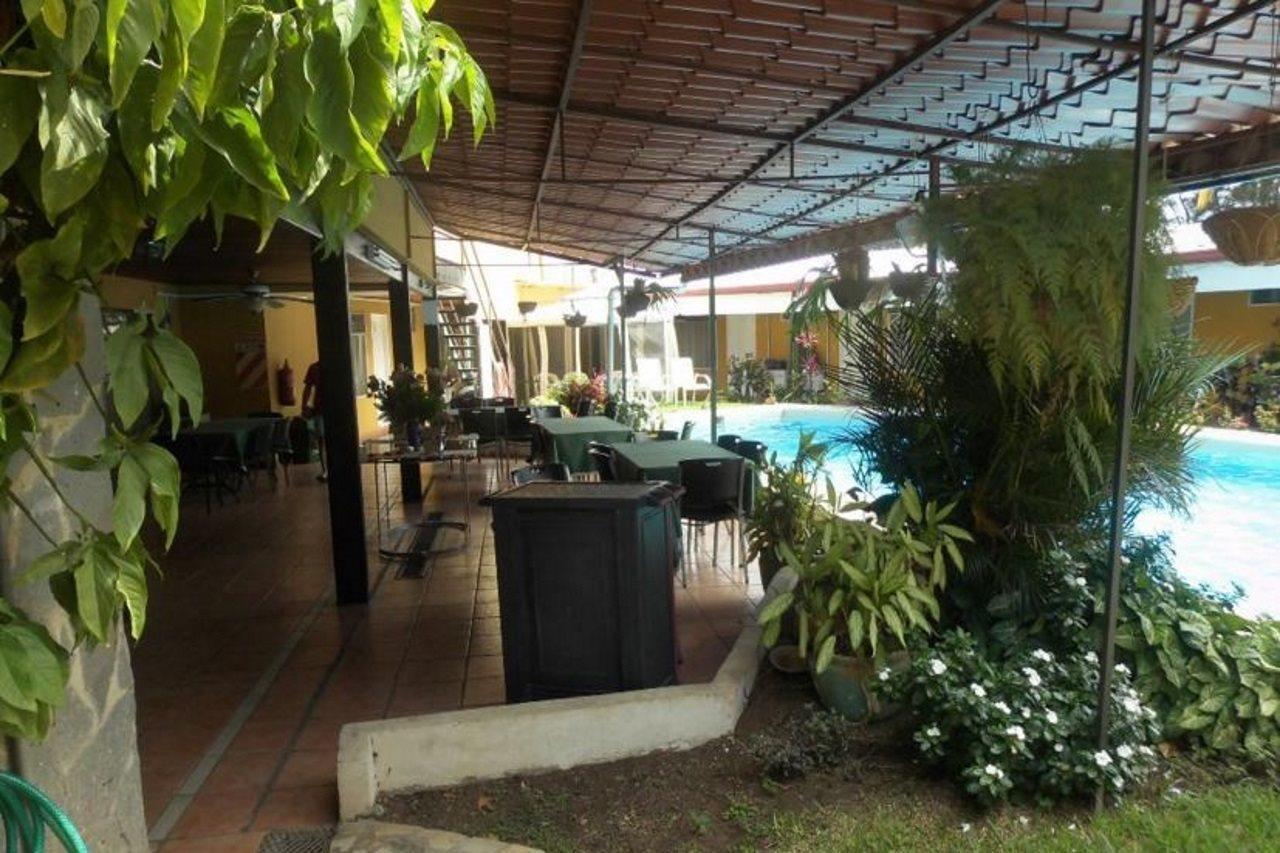 Hotel Puerta Del Sol - San Jose Airport Buitenkant foto